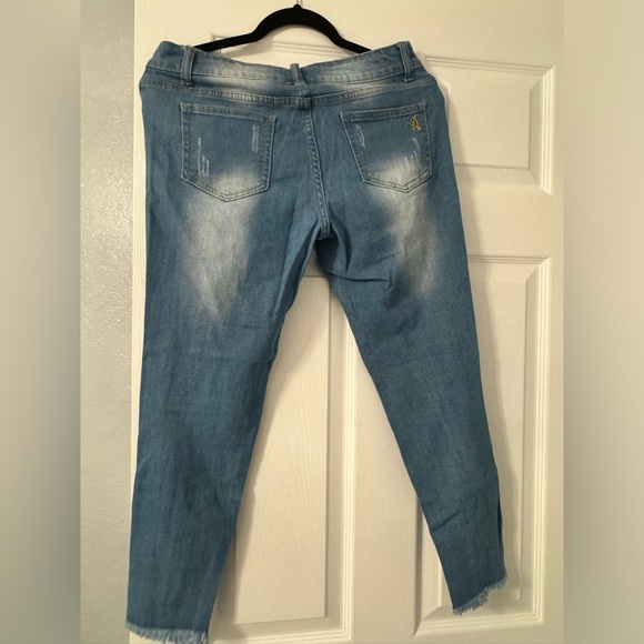 VIP Jeans -Ripped Jeans - Picture 2 of 3